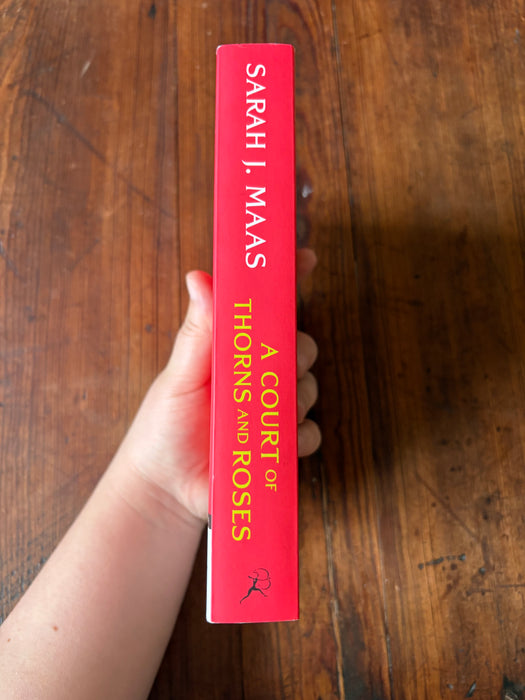 A Court of Thorns and Roses - Sarah J. Maas