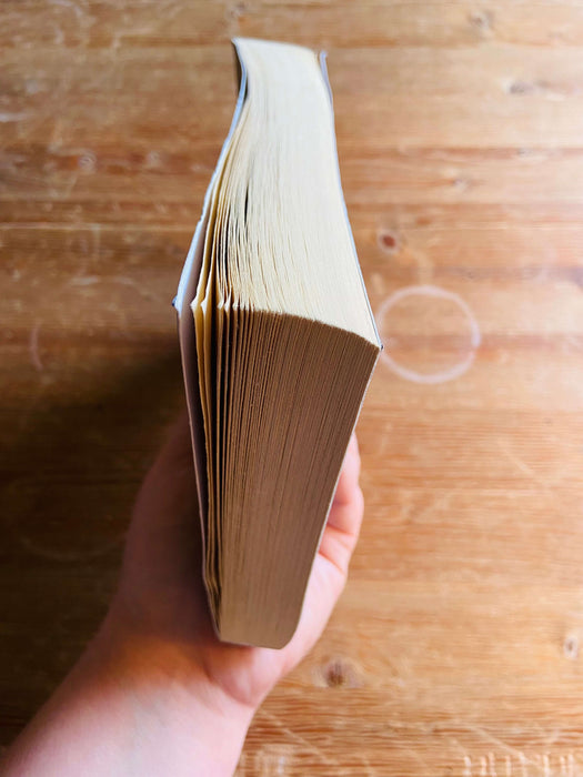 Murder at the Bookstore - Sue Minix