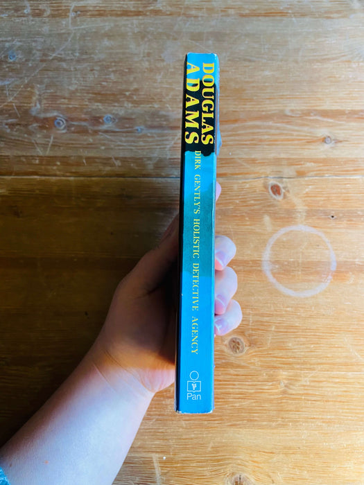 Dirk Gently's Holistic Detective Agency - Douglas Adams