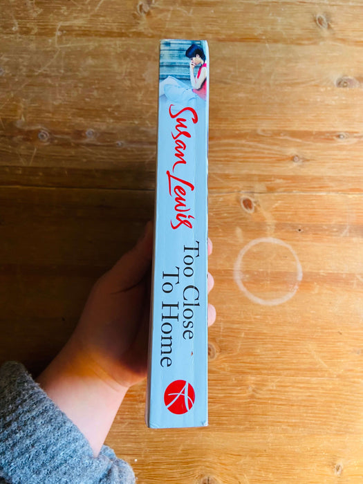 Too Close to Home - Susan Lewis