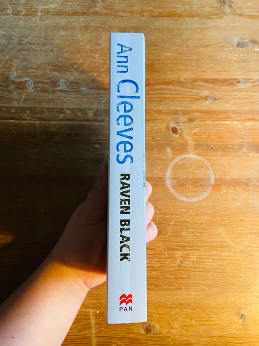 Raven Black - Ann Cleeves