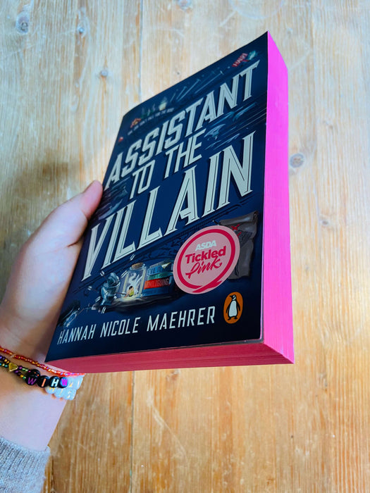 Assistant to the Villain - Hannah Nicole Maehrer