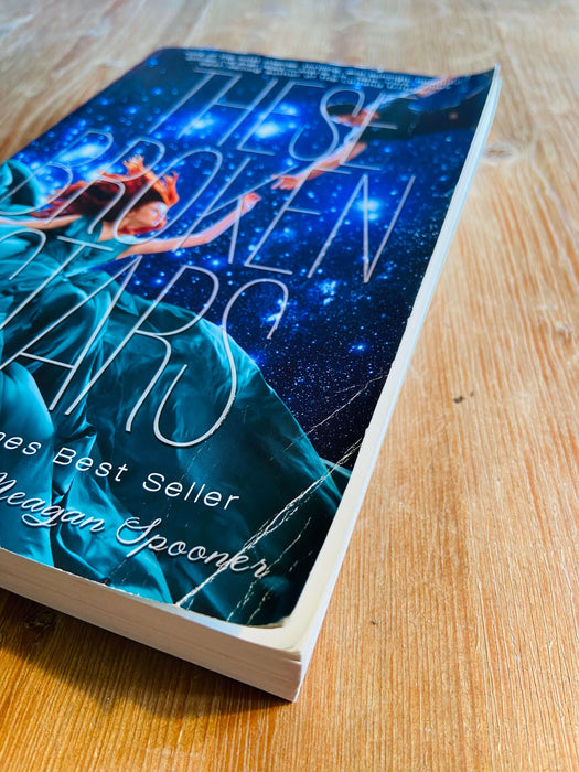 These Broken Stars - Amie Kaufman & Meagan Spooner