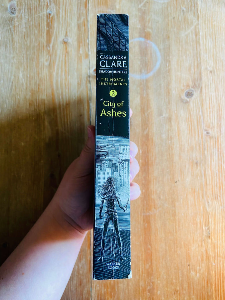 City of Ashes - Cassandra Clare