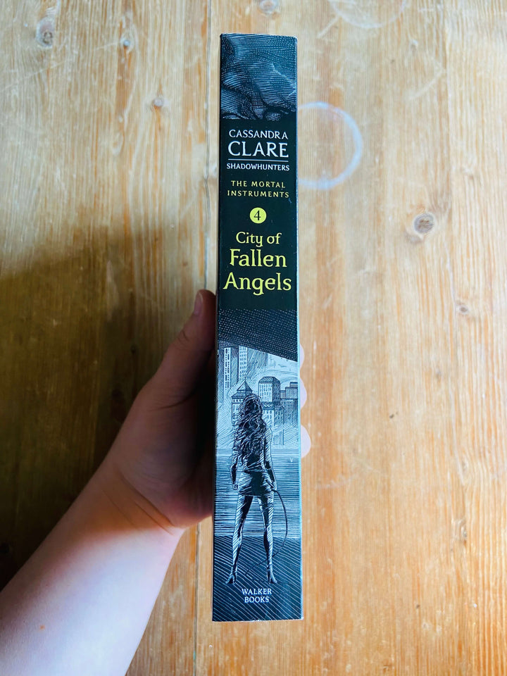 City of Fallen Angels - Cassandra Clare